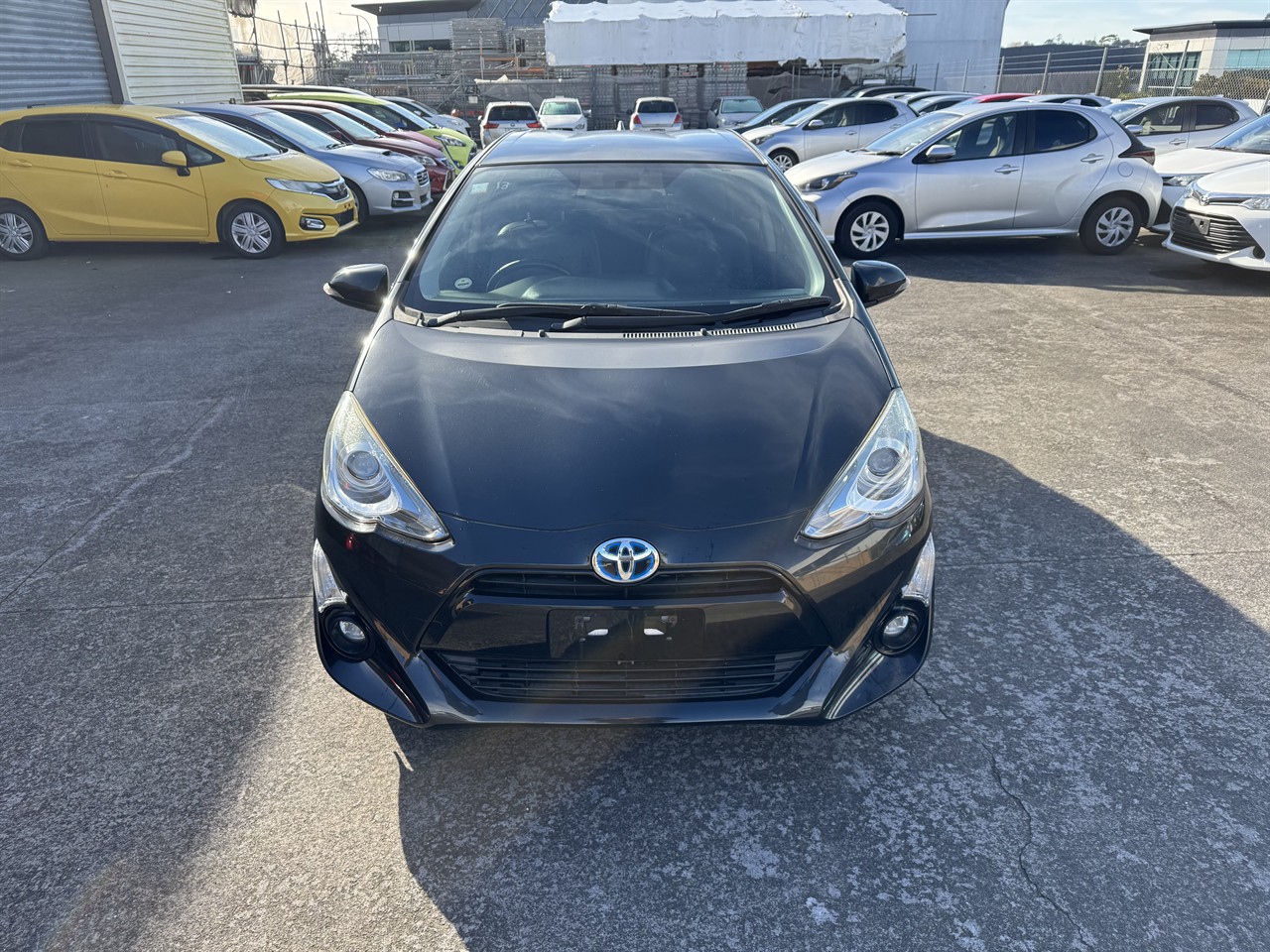 2015 Toyota Aqua thumbnail