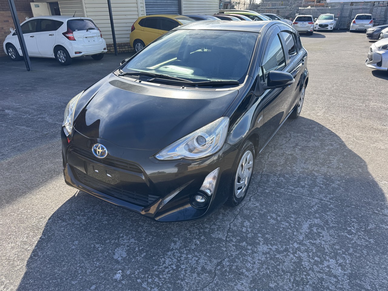 2015 Toyota Aqua thumbnail