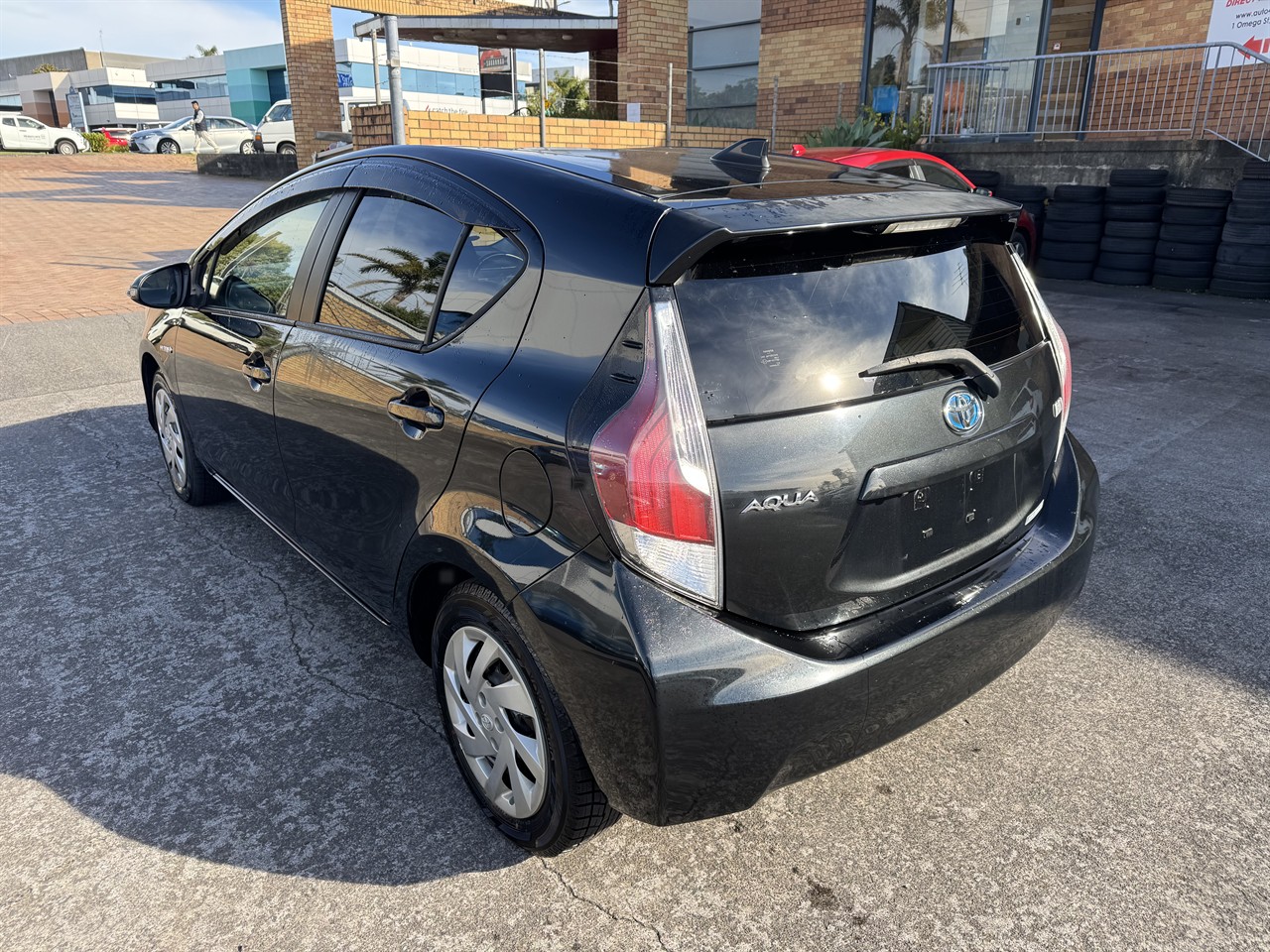 2015 Toyota Aqua thumbnail