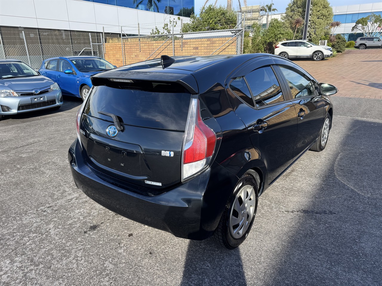 2015 Toyota Aqua thumbnail