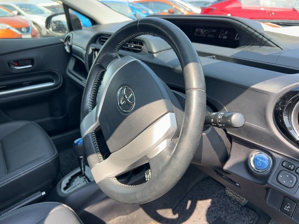 2015 Toyota Aqua thumbnail