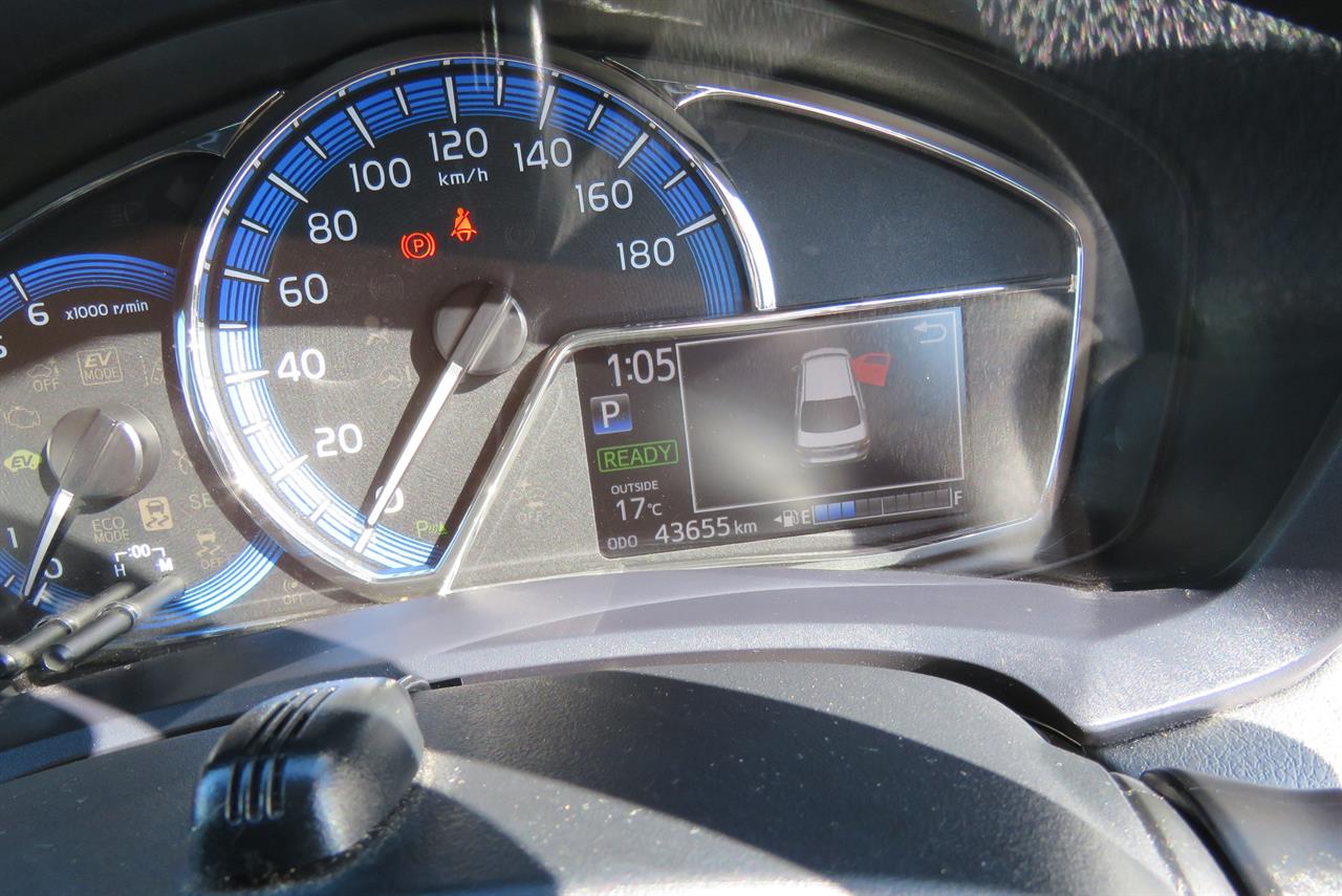 2017 Toyota Corolla thumbnail