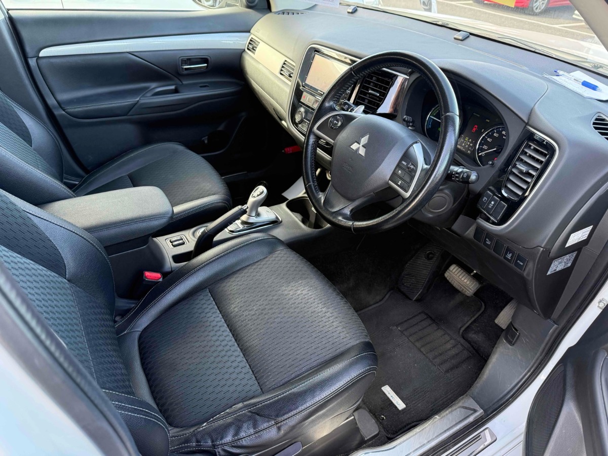 2014 Mitsubishi Outlander thumbnail