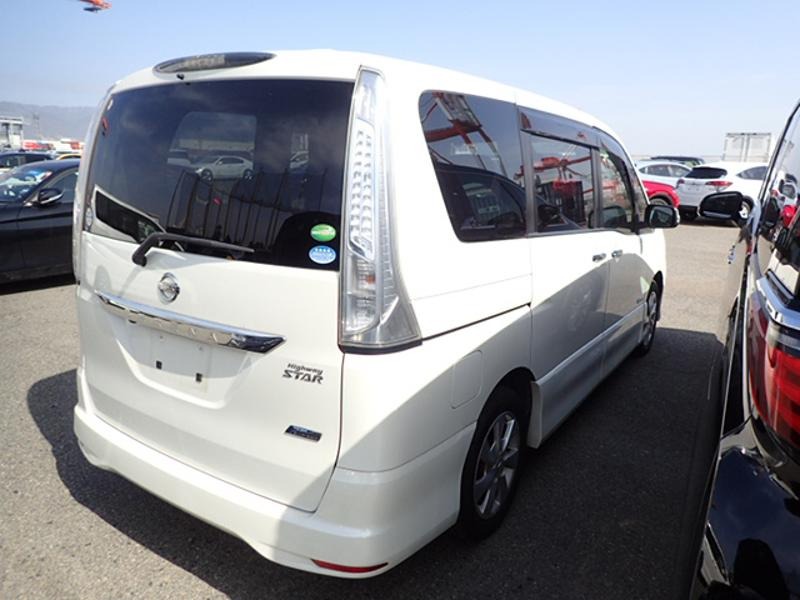 2013 Nissan Serena thumbnail
