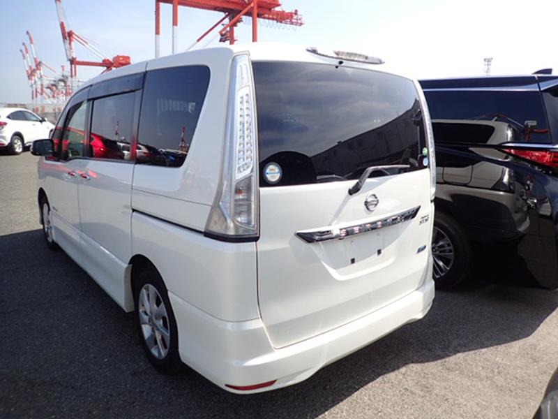 2013 Nissan Serena thumbnail