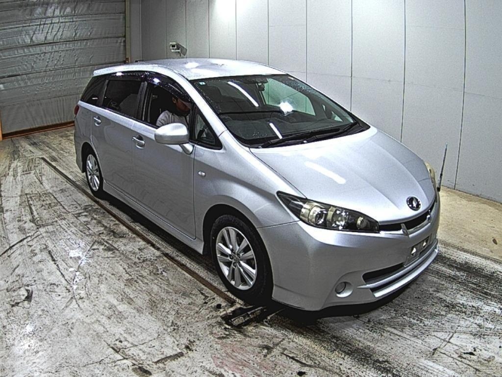 2012 Toyota Wish thumbnail