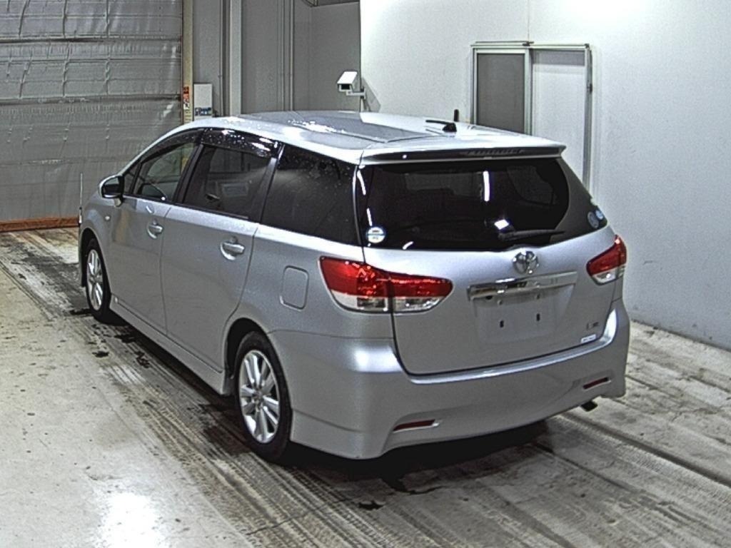 2012 Toyota Wish thumbnail