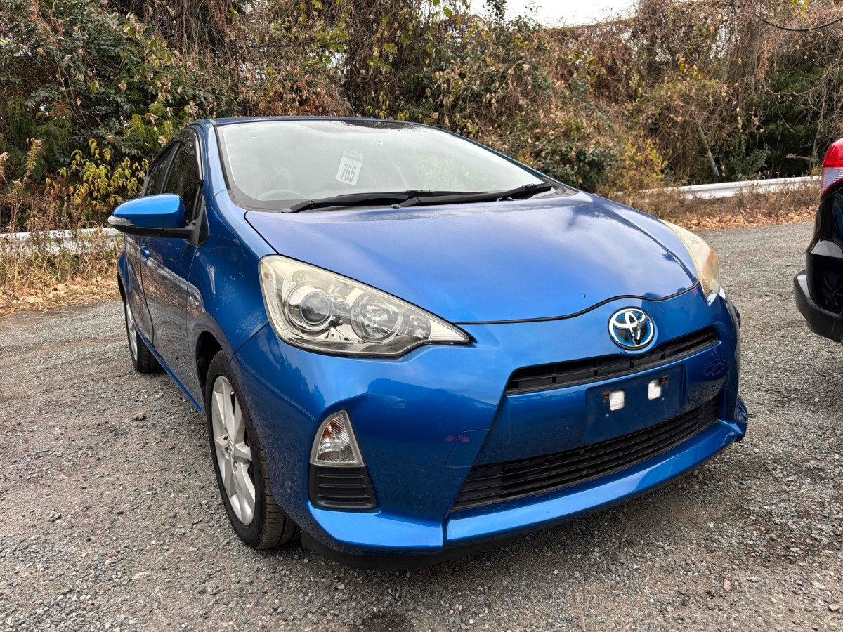 2013 Toyota Aqua thumbnail
