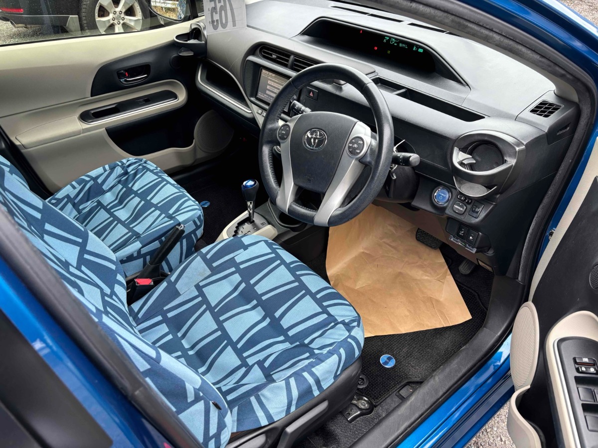 2013 Toyota Aqua thumbnail