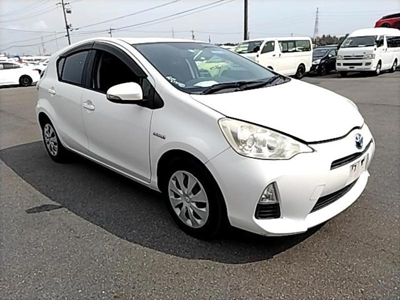 2013 Toyota Aqua thumbnail