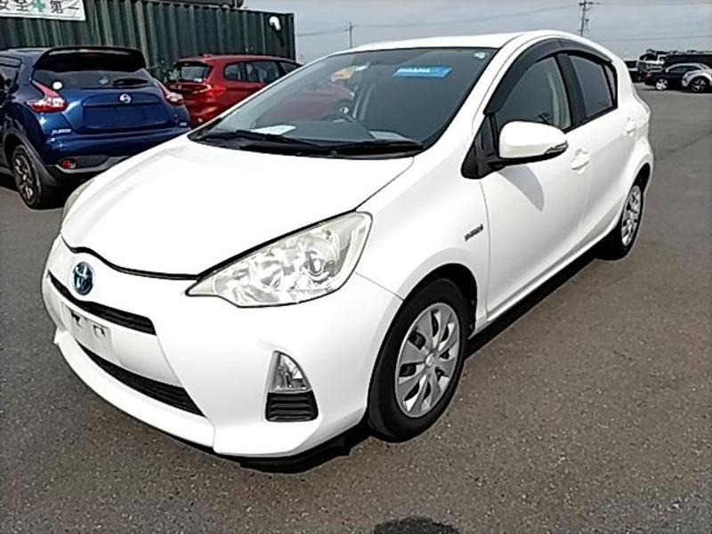 2013 Toyota Aqua thumbnail