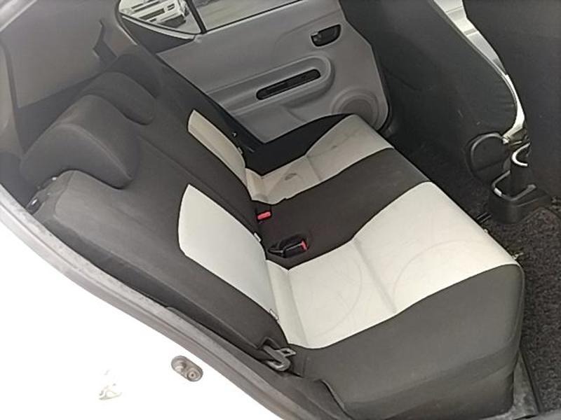 2013 Toyota Aqua thumbnail