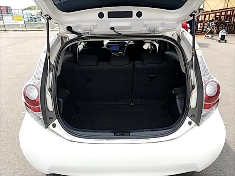 2013 Toyota Aqua thumbnail