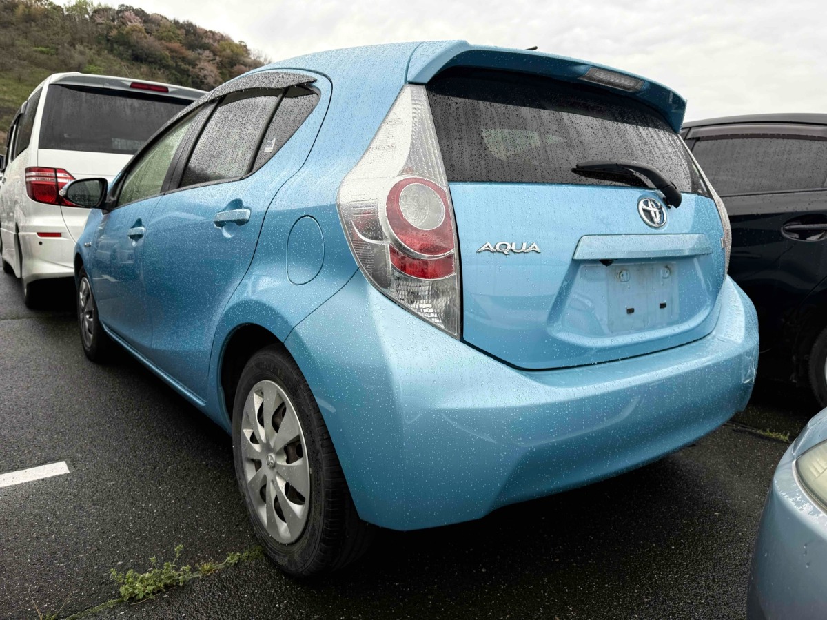 2013 Toyota Aqua thumbnail