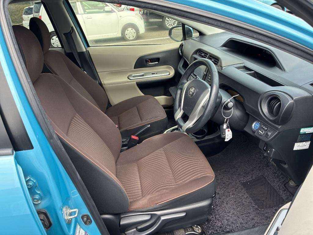 2013 Toyota Aqua thumbnail