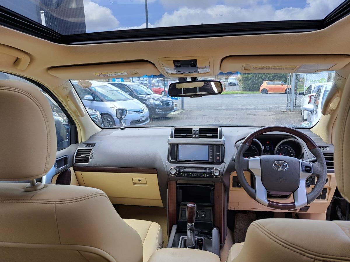 2015 Toyota Land thumbnail