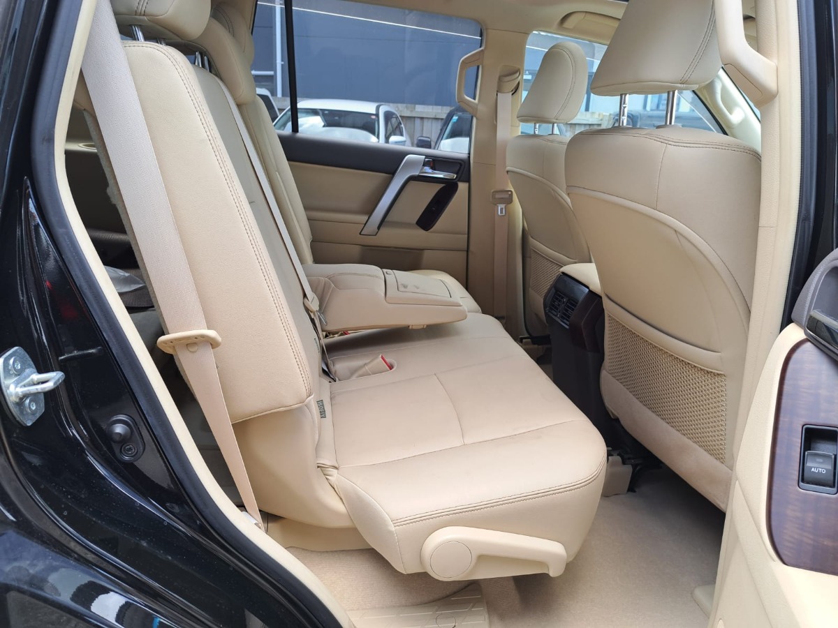 2015 Toyota Land thumbnail