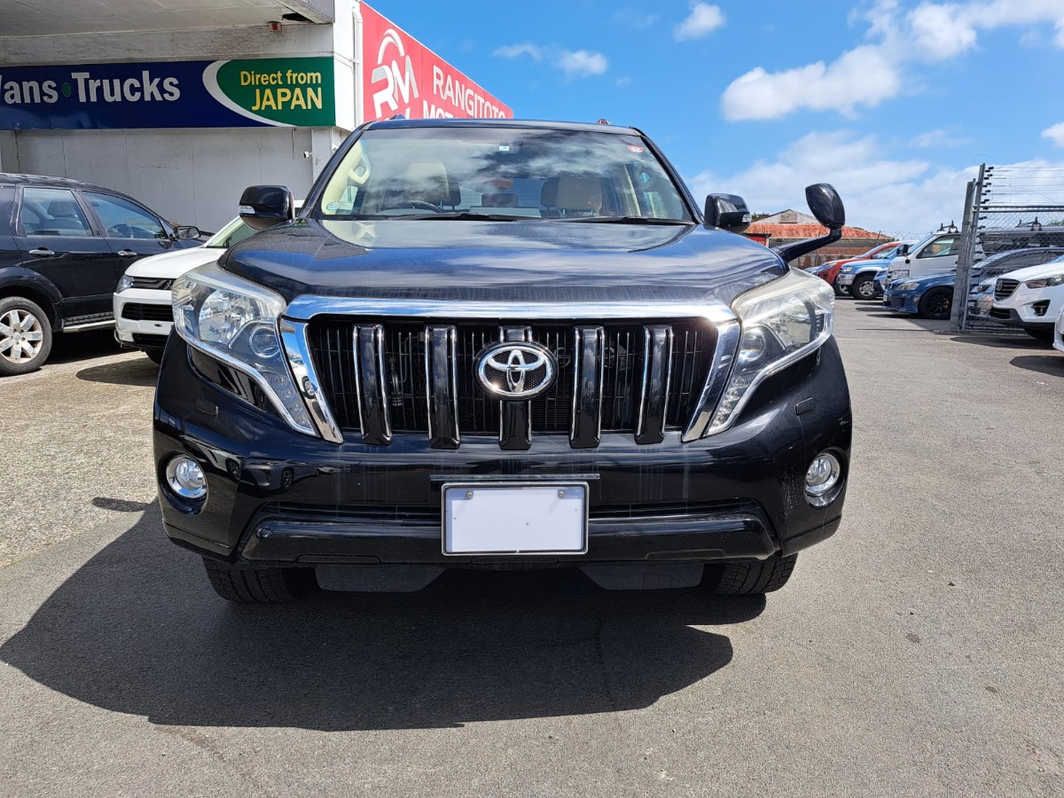 2015 Toyota Land thumbnail