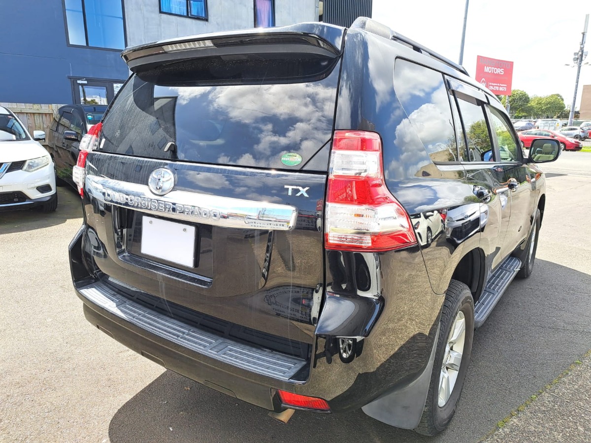 2015 Toyota Land thumbnail
