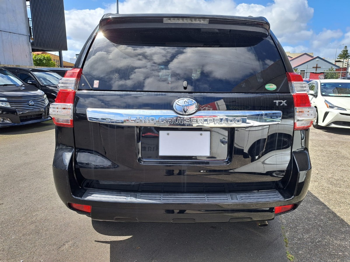 2015 Toyota Land thumbnail