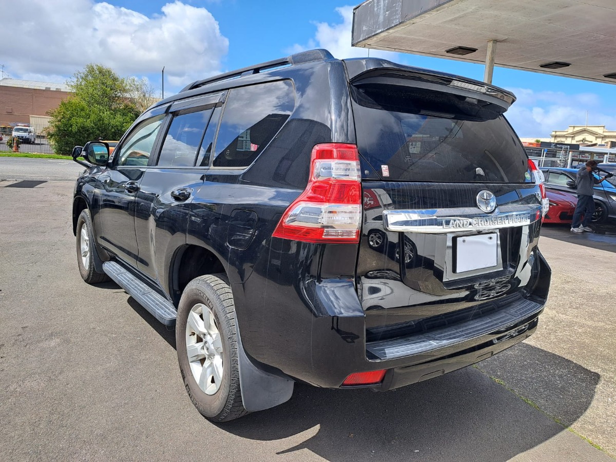 2015 Toyota Land thumbnail