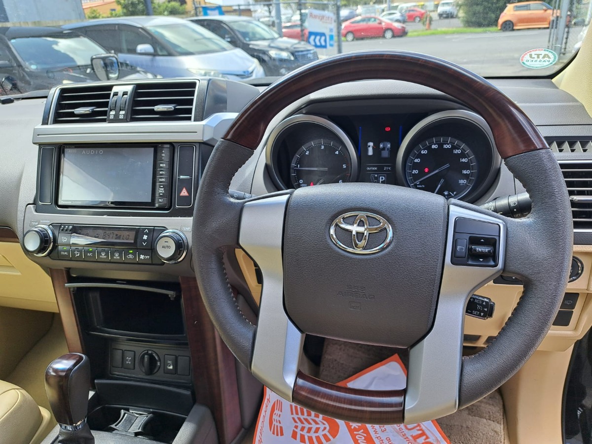 2015 Toyota Land thumbnail