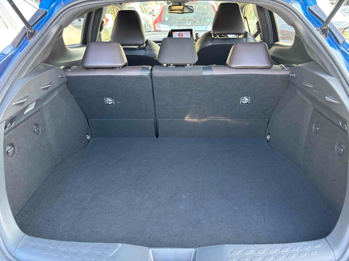 2017 Toyota C-HR thumbnail