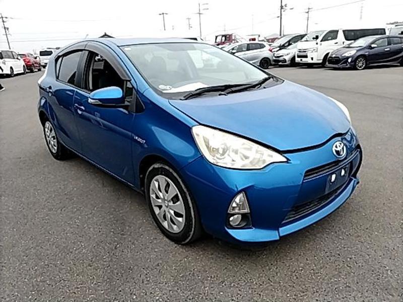 2013 Toyota Aqua thumbnail