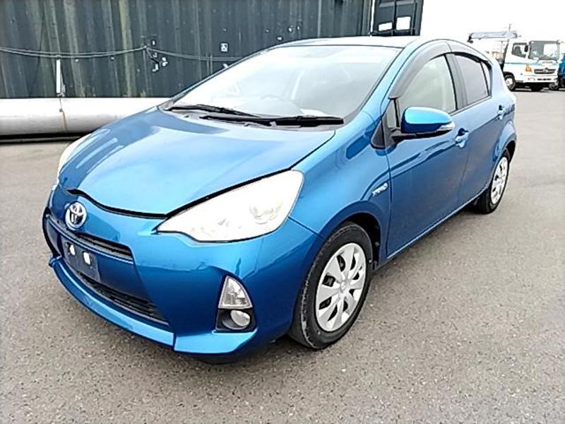 2013 Toyota Aqua thumbnail