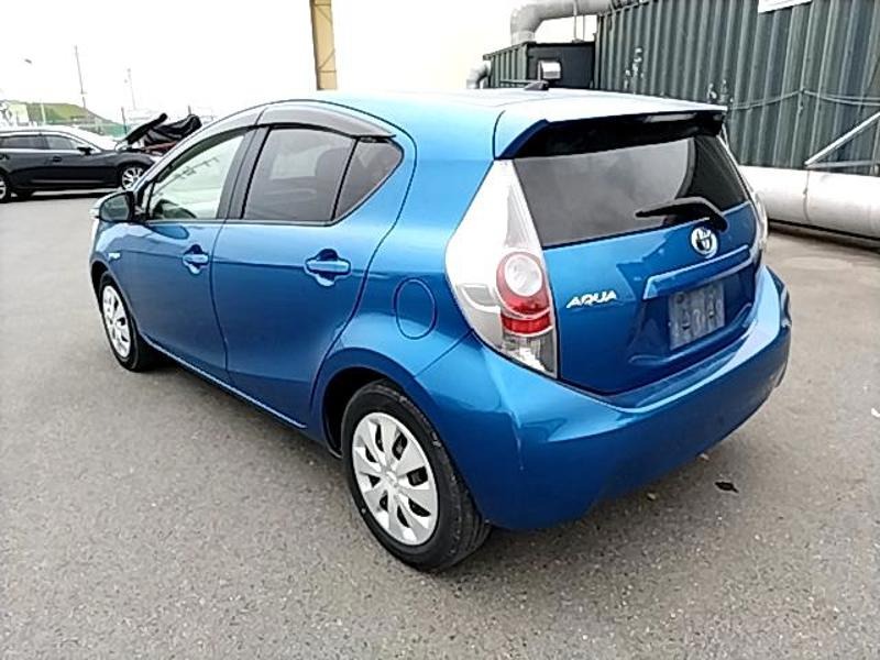 2013 Toyota Aqua thumbnail