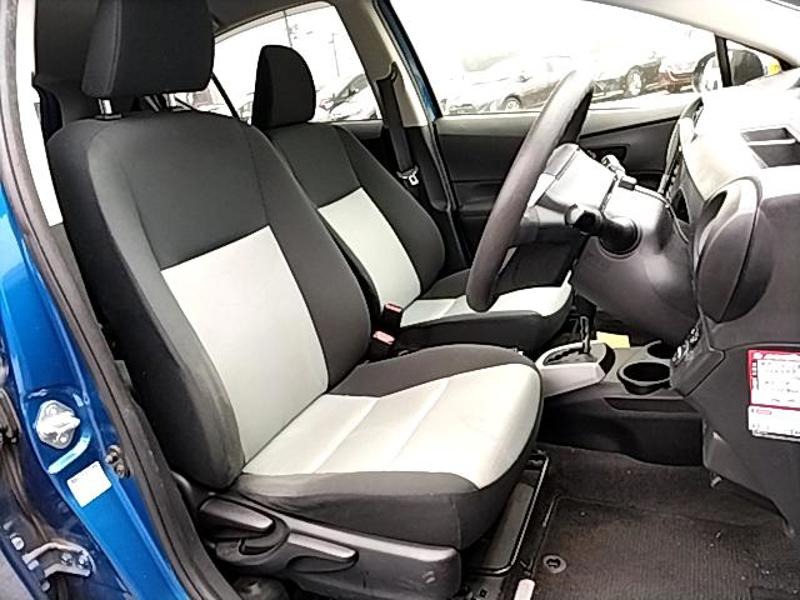 2013 Toyota Aqua thumbnail