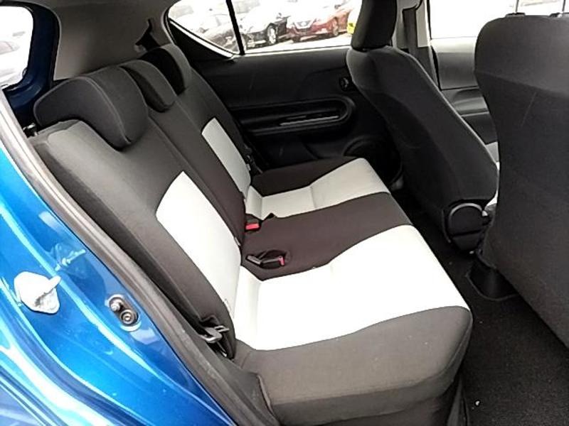 2013 Toyota Aqua thumbnail