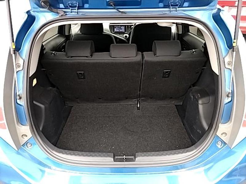 2013 Toyota Aqua thumbnail
