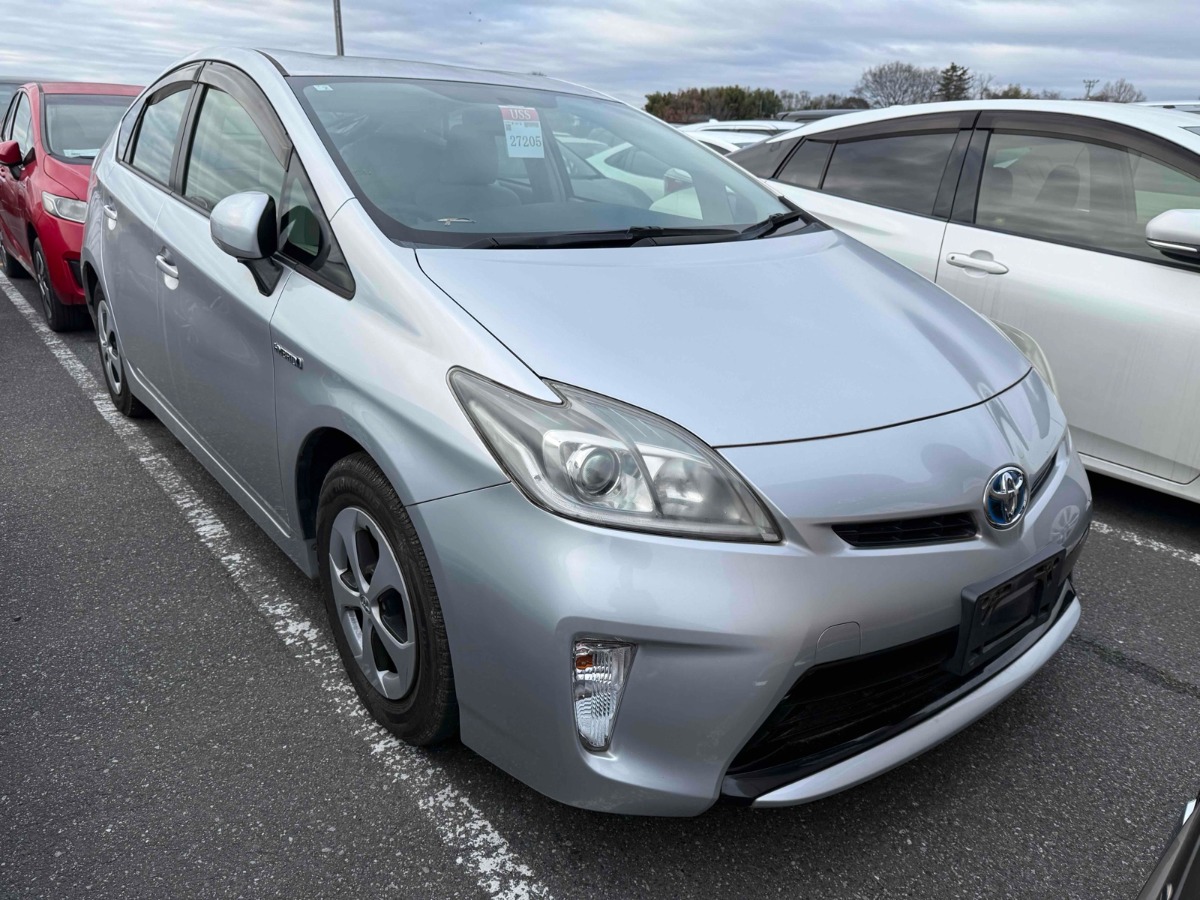 2012 Toyota Prius thumbnail