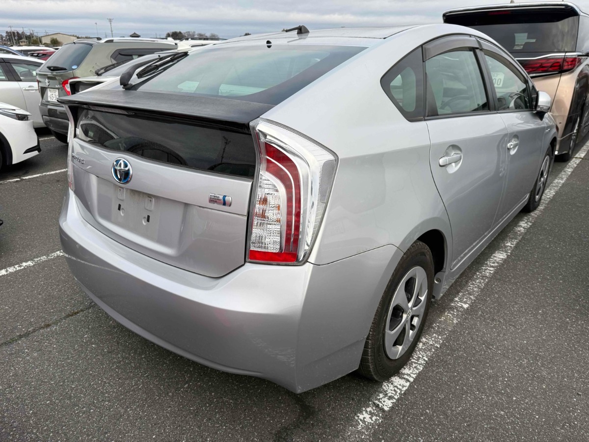 2012 Toyota Prius thumbnail