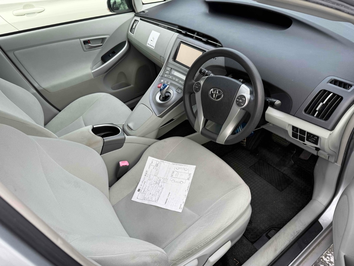 2012 Toyota Prius thumbnail