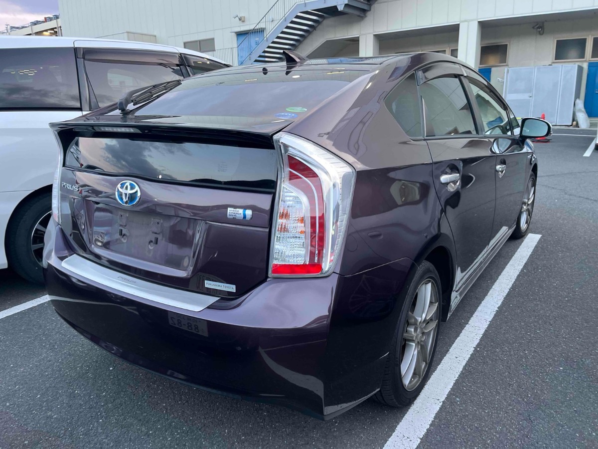 2014 Toyota Prius thumbnail