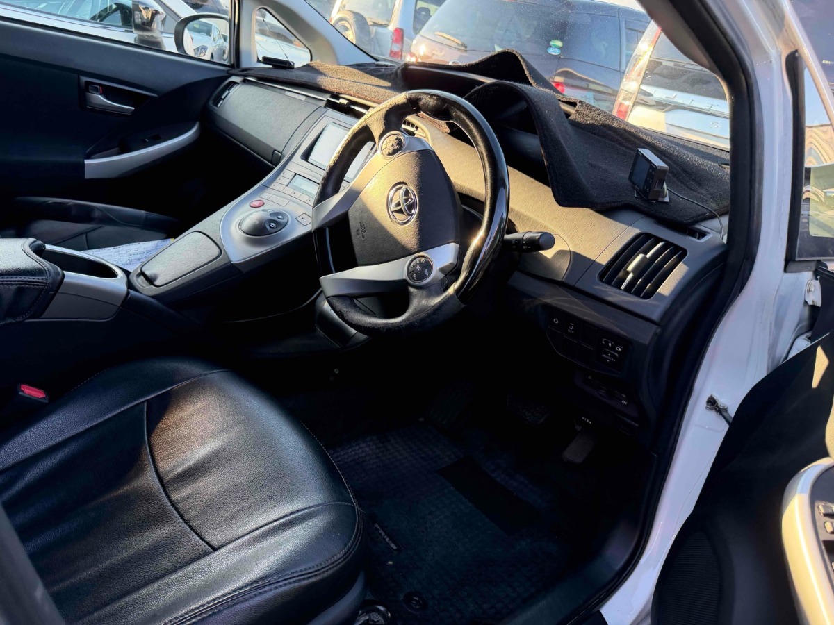 2014 Toyota Prius thumbnail