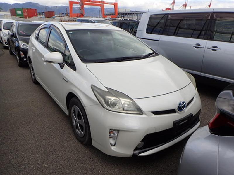 2013 Toyota Prius thumbnail