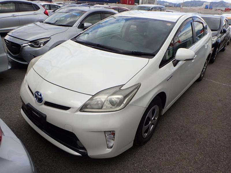2013 Toyota Prius thumbnail