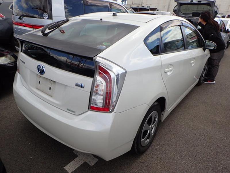 2013 Toyota Prius thumbnail