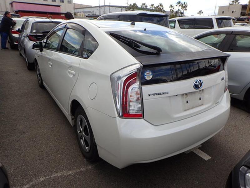 2013 Toyota Prius thumbnail