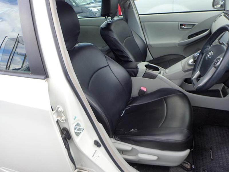 2013 Toyota Prius thumbnail
