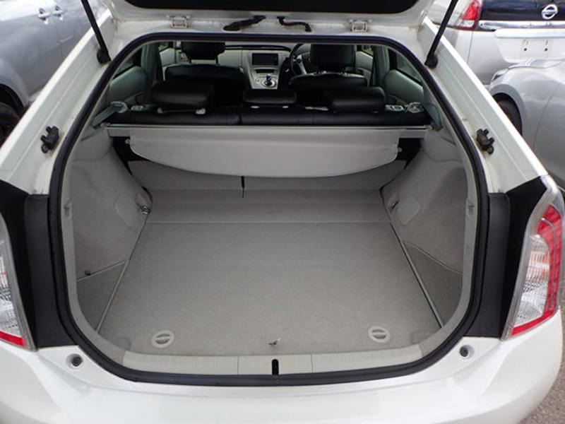 2013 Toyota Prius thumbnail