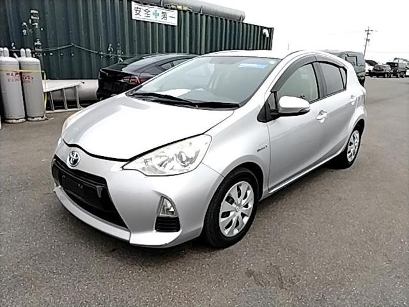 2013 Toyota Aqua thumbnail