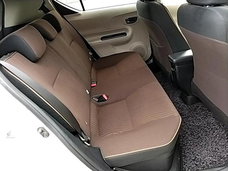 2013 Toyota Aqua thumbnail