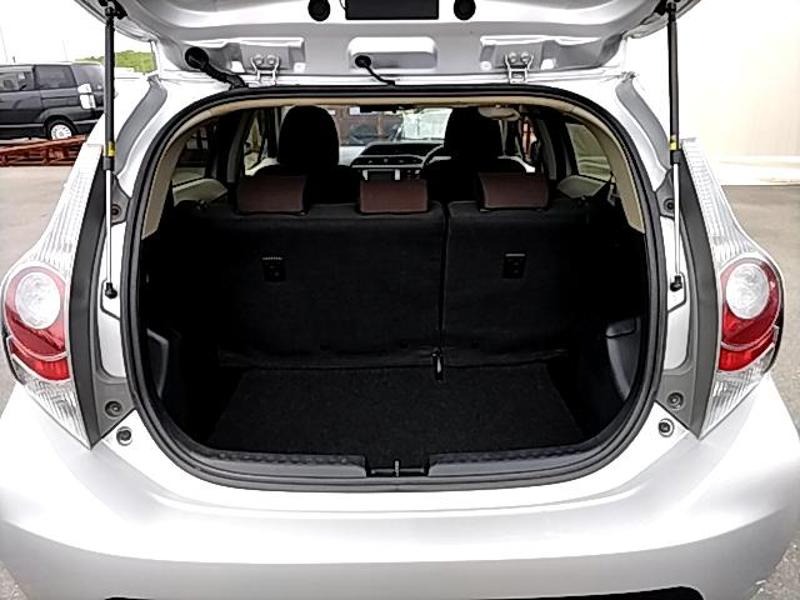 2013 Toyota Aqua thumbnail