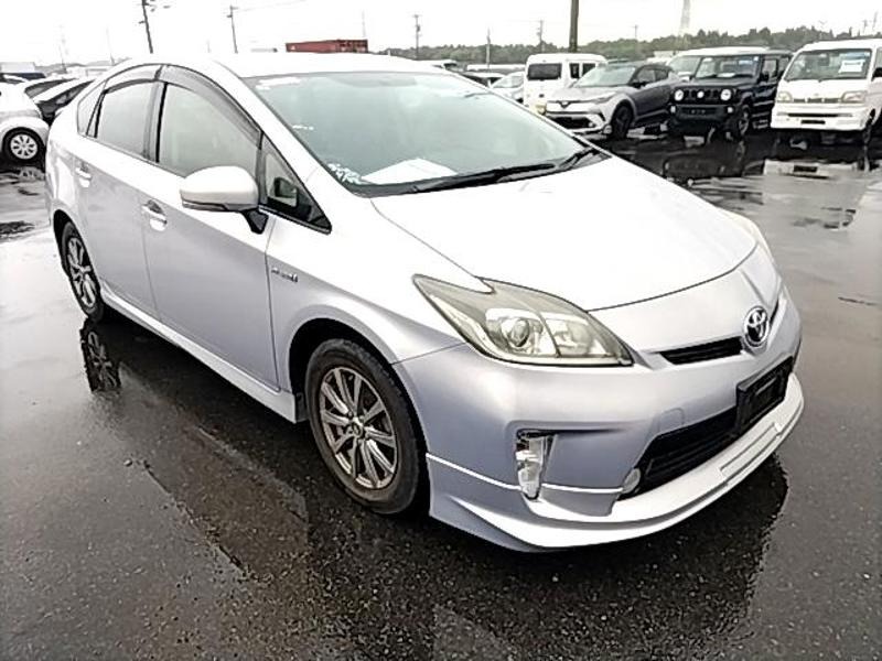 2013 Toyota Prius thumbnail