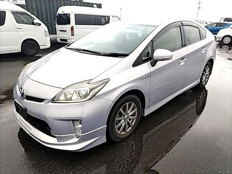 2013 Toyota Prius thumbnail