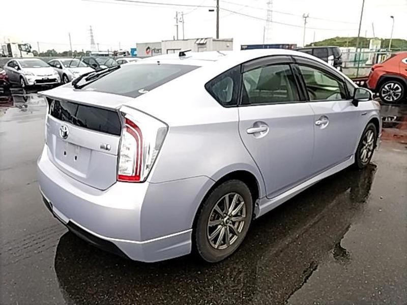 2013 Toyota Prius thumbnail